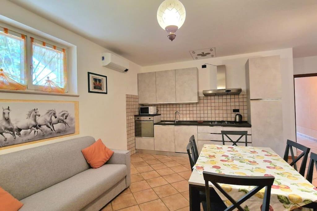 Apartamento Ca' Degli Ulivi Caprino Veronese Exterior foto